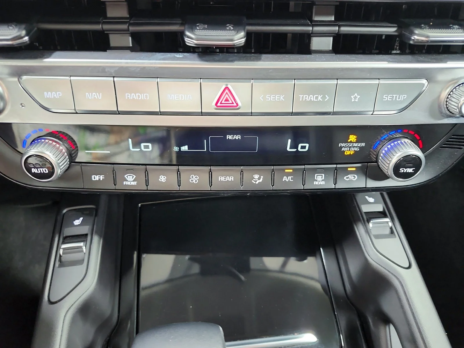 Used 2025  Kia S image 33