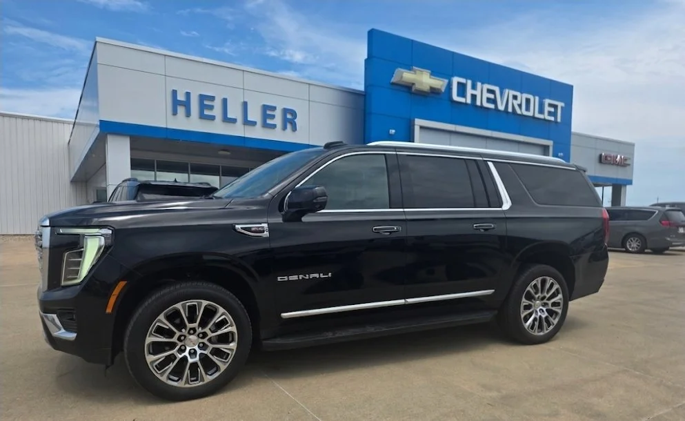 Used 2025 Onyx Black GMC Denali image 3