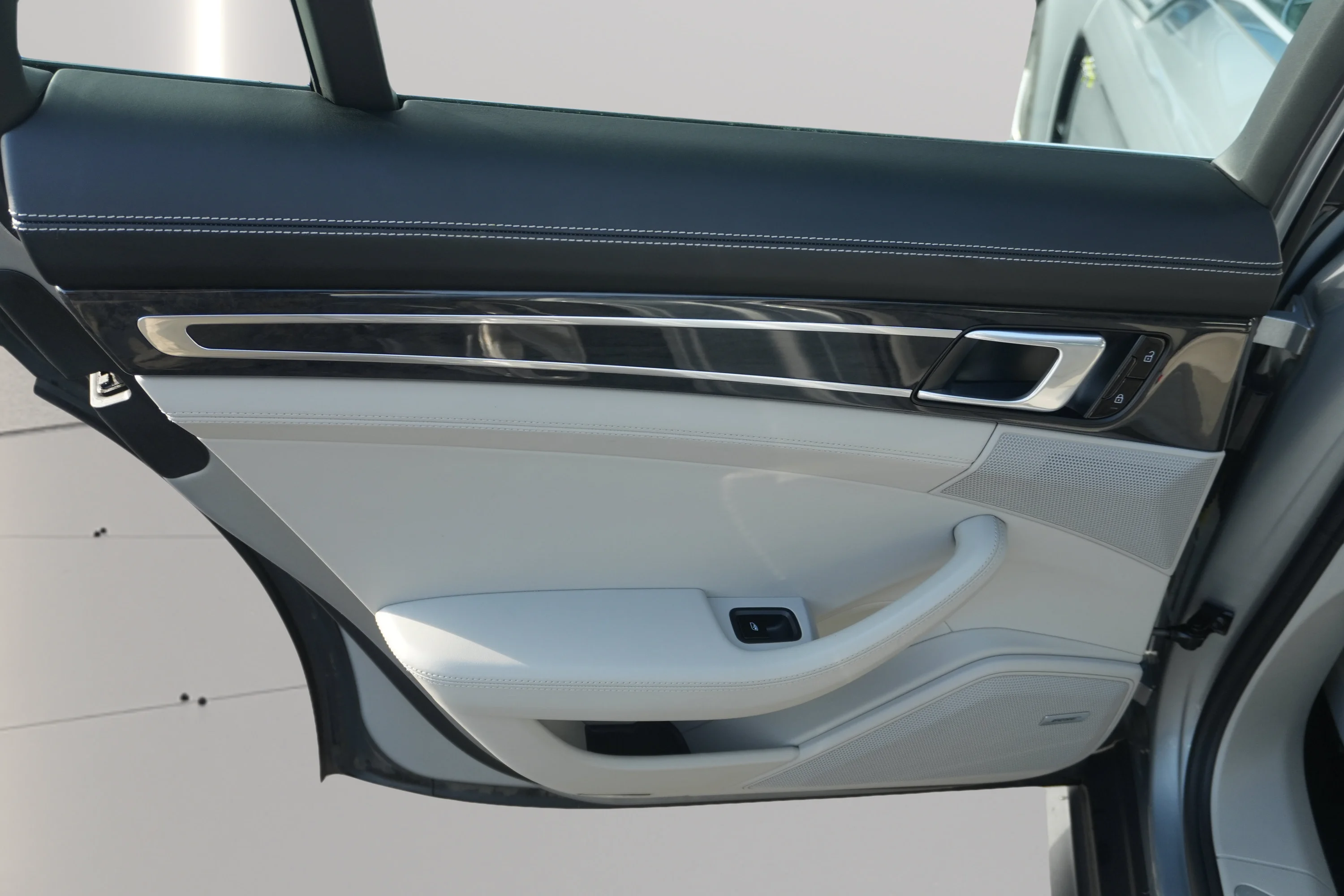Used 2020 Dolomite Silver Metallic Porsche 4 E-Hybrid image 16