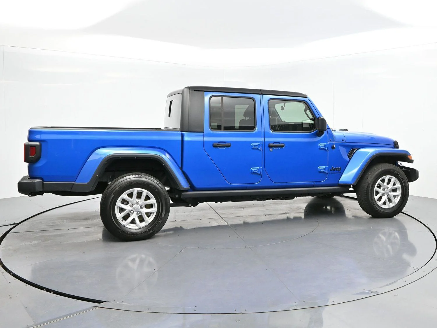 Used 2023 Hydro Blue Pearlcoat Jeep Sport S image 8