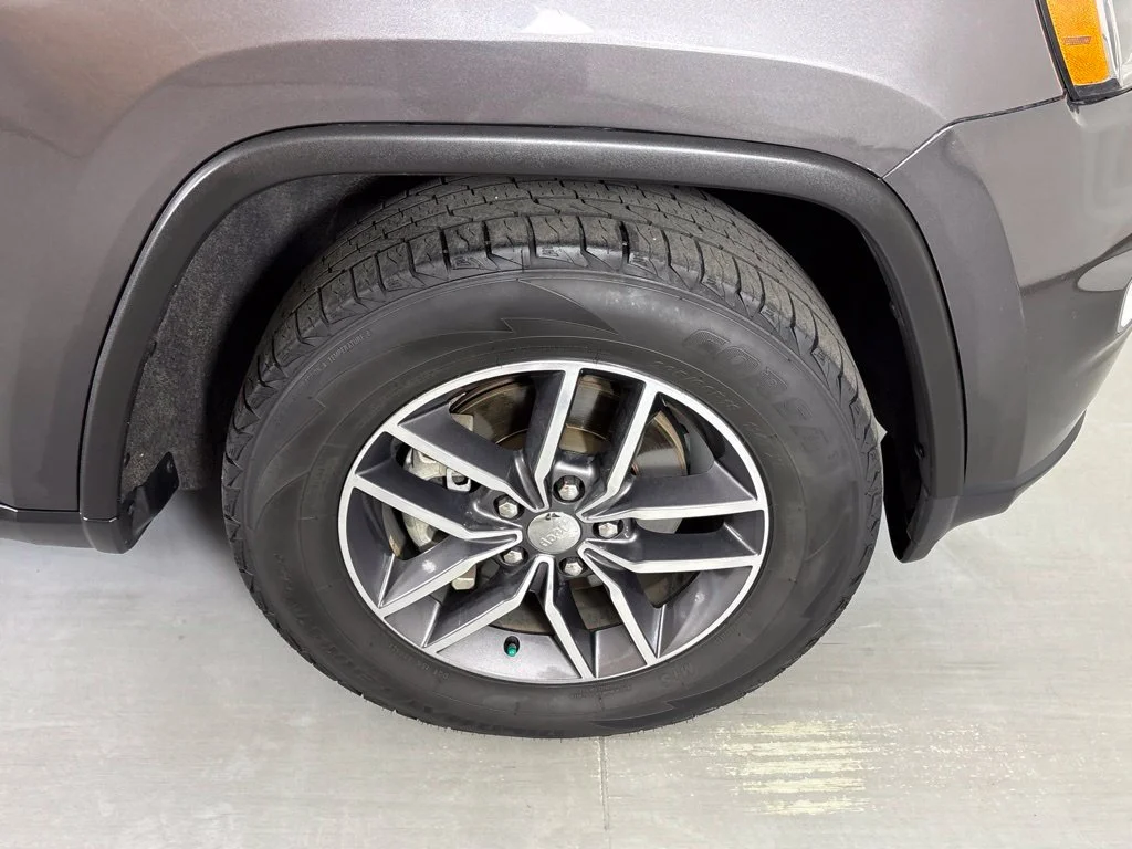 Used 2018 Gray Jeep Limited image 14