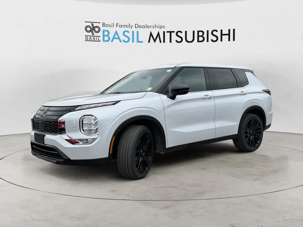 New 2026 White Diamond Mitsubishi LE image 7