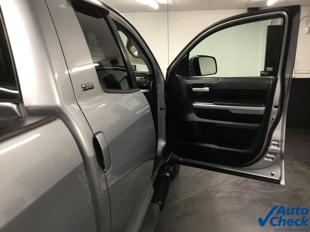 Used 2017 Silver Toyota SR5 image 43