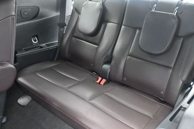 Used 2025 Black Metallic Ford Platinum image 20