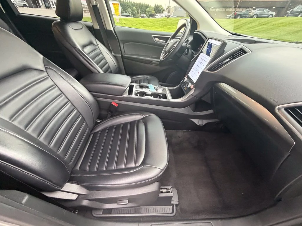 Used 2024 Silver Ford SEL image 34