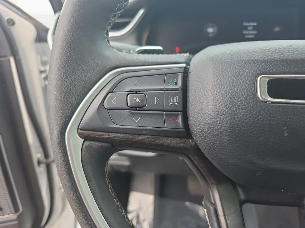 Used 2023 White Jeep Limited image 18