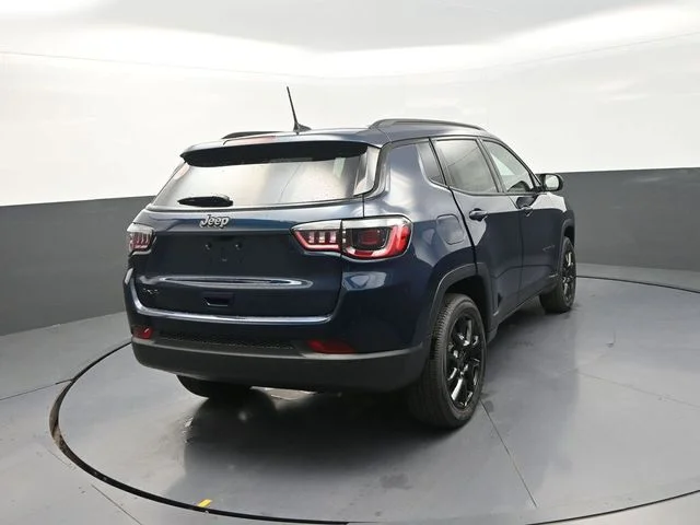 New 2026 Fathom Blue Pearl-Coat Exterior Paint Jeep Latitude image 9