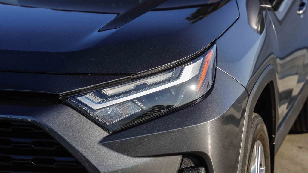 Used 2023 Magnetic Gray Metallic Toyota XLE Premium image 5