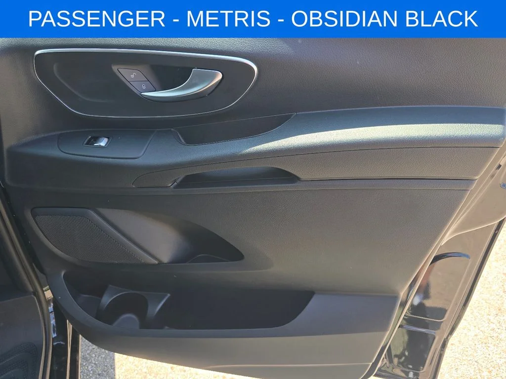 Used 2023  Mercedes-Benz Passenger image 17