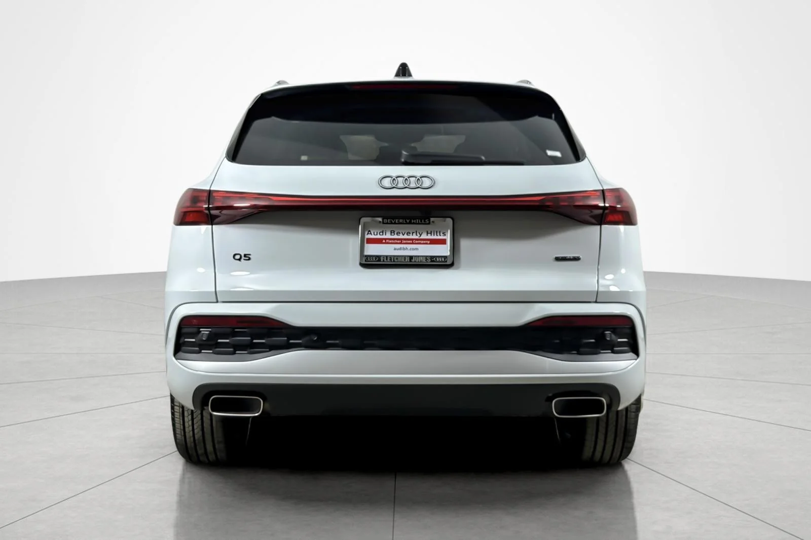 Used 2025 Glacier White Metallic Audi Premium 2.0 TFSI quattro image 4