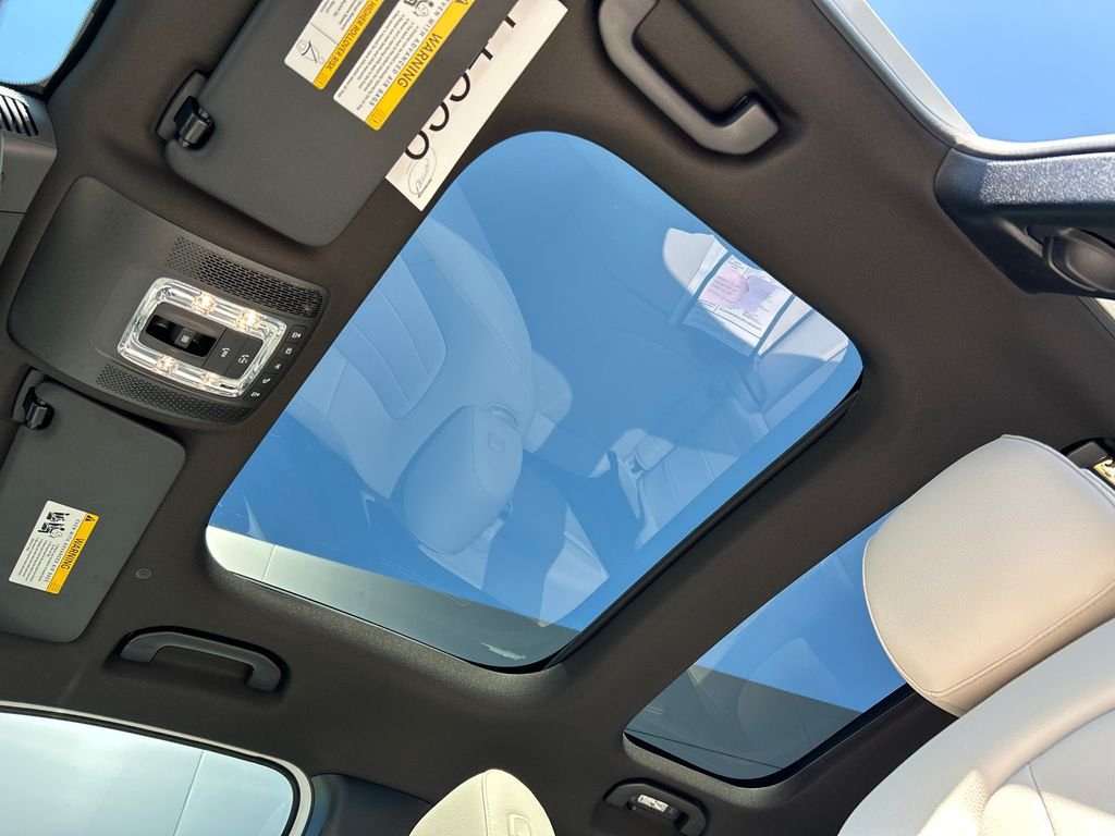 New 2026 Polar White Mercedes-Benz GLB 250 image 24