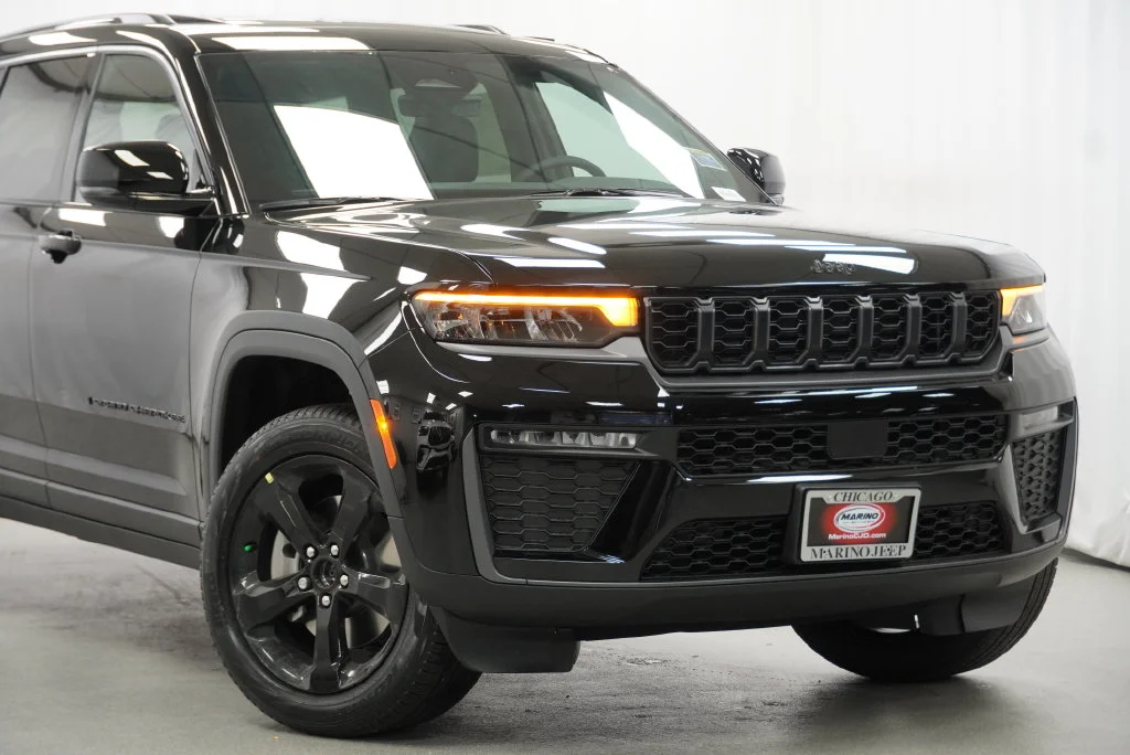 New 2027 High-Gloss Black Paint Jeep Limited image 6