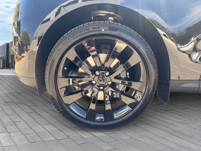 New 2026 Santorini Black Land Rover SE image 9