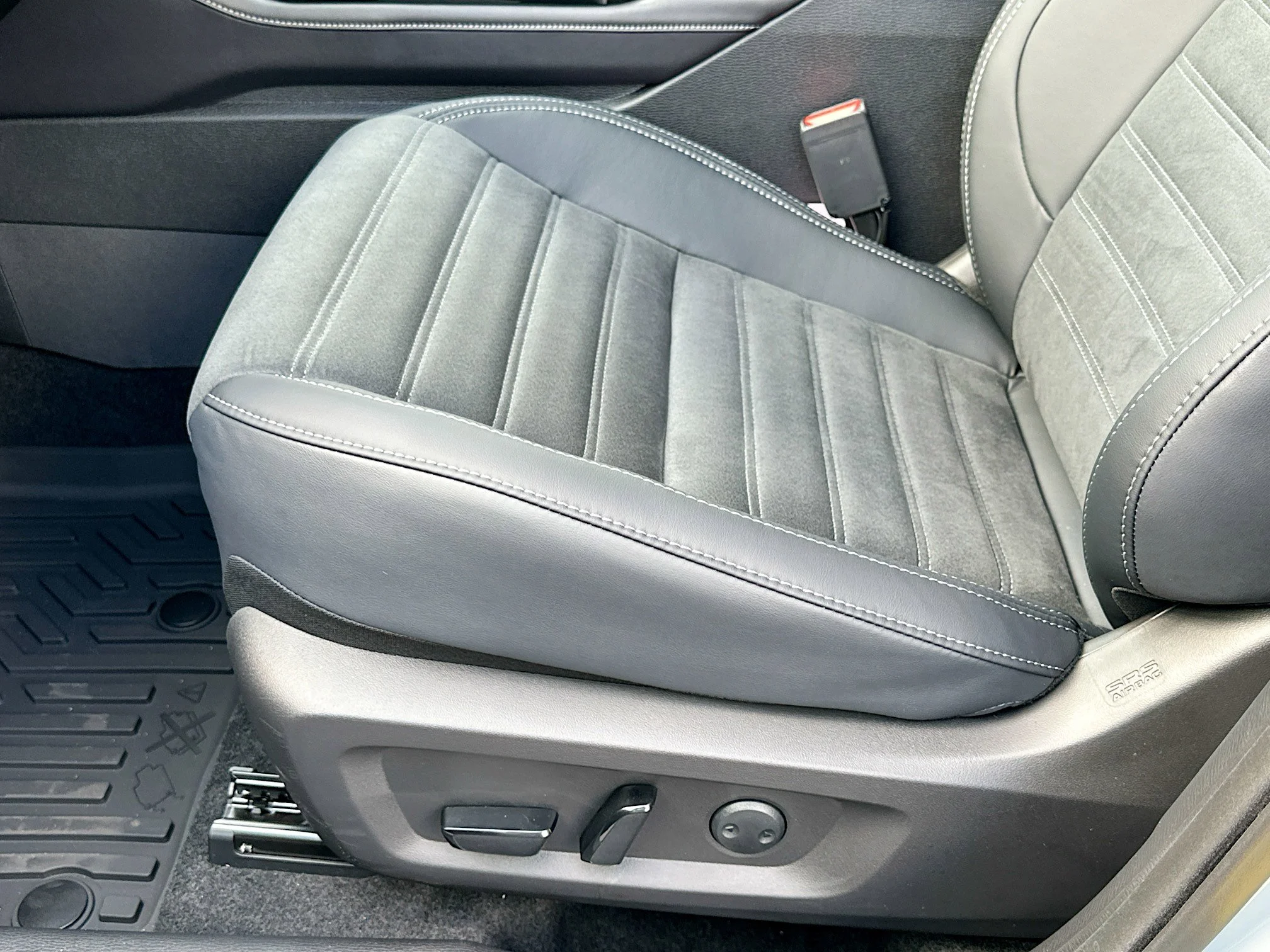 New 2026 Moonstone Gray Metallic/Black Roof Mitsubishi Trail Edition image 13
