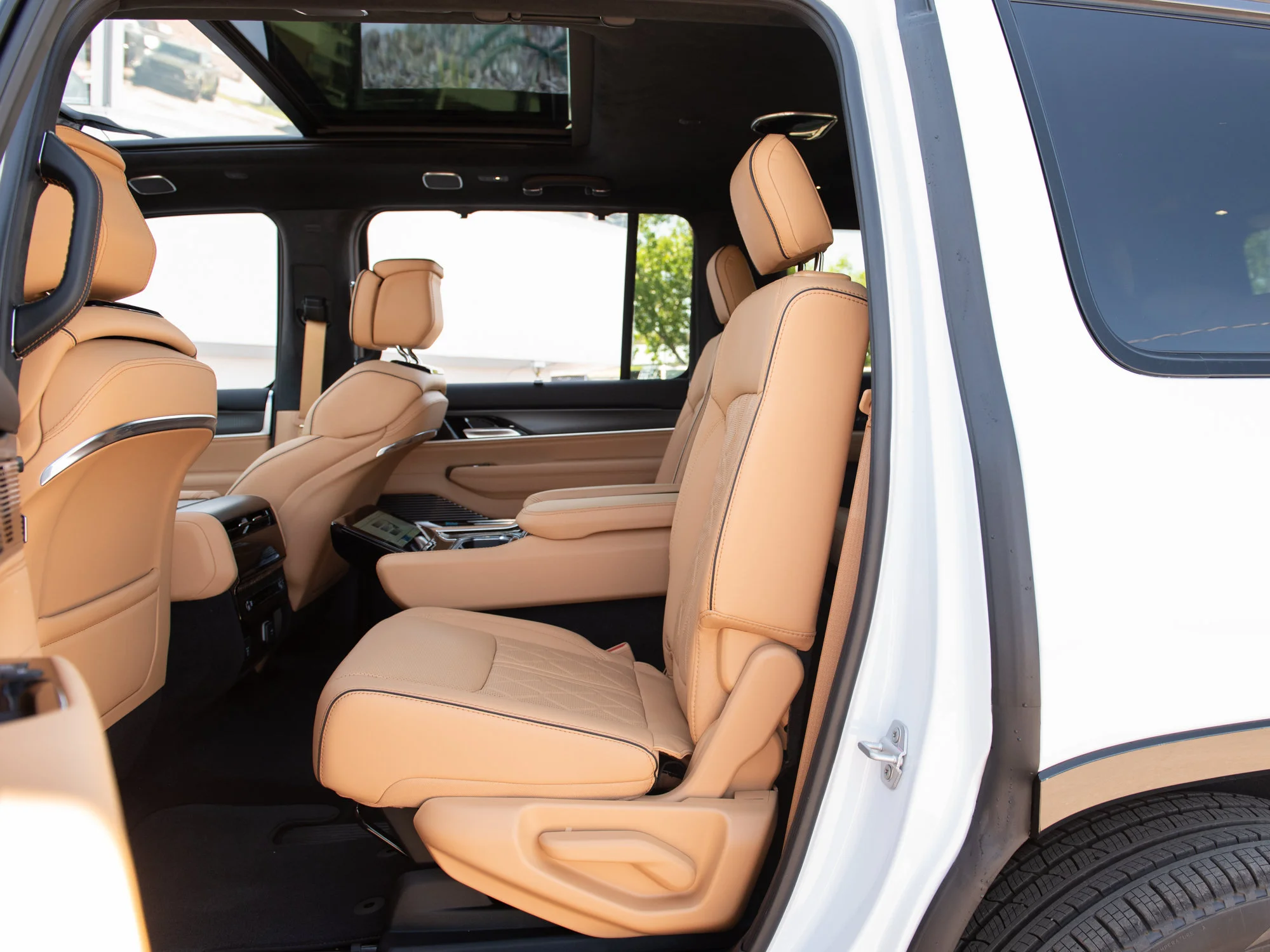 New 2026 White Jeep Summit Reserve* image 25