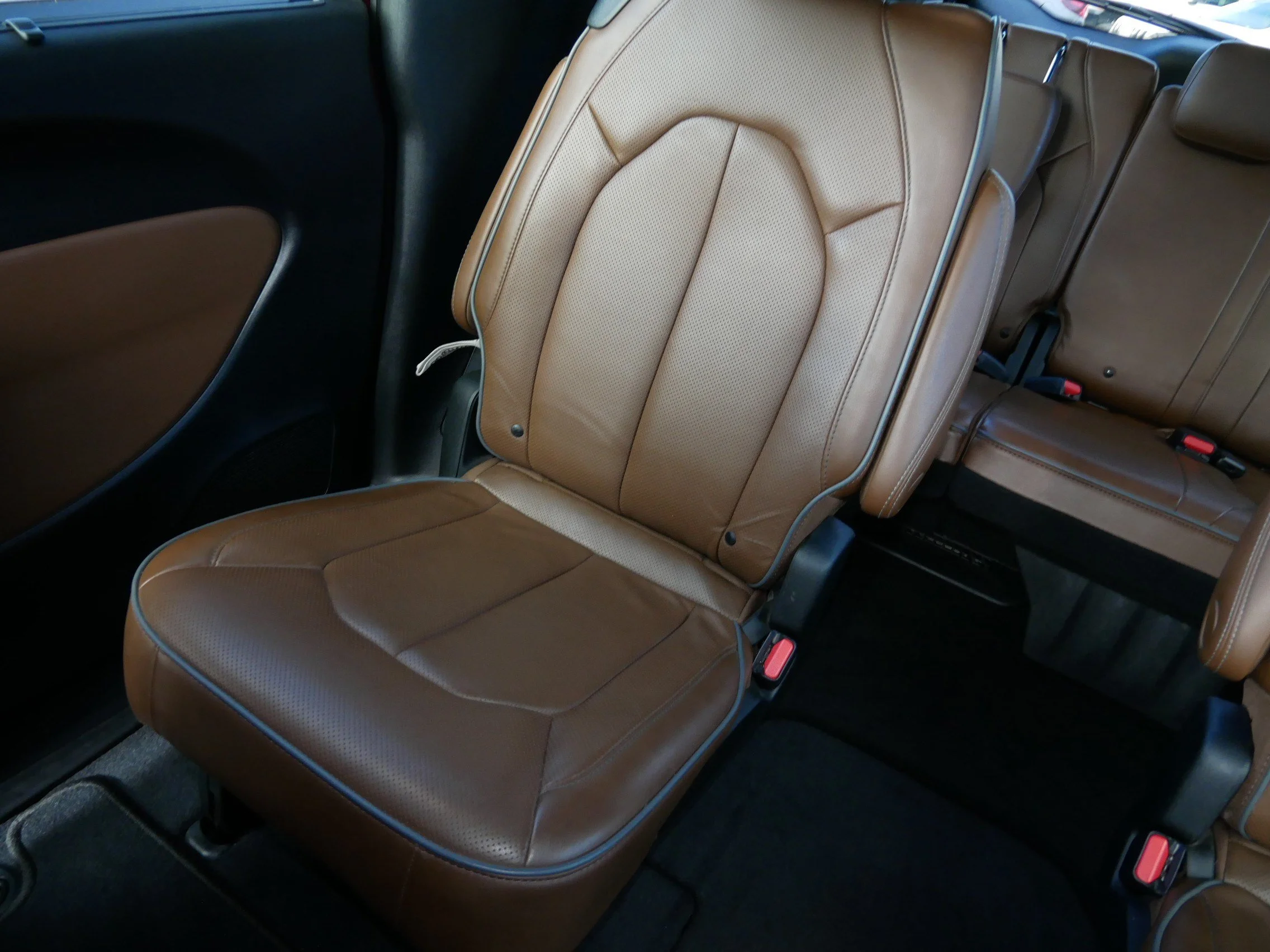 Used 2021 Velvet Red Pearlcoat Chrysler Limited image 12