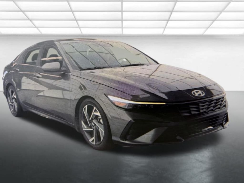 Used 2025 Gray Hyundai SEL Convenience image 1