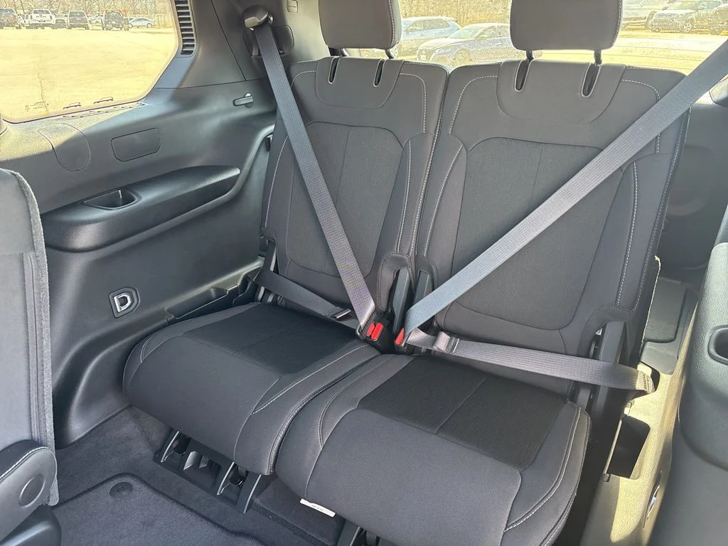 New 2026 Silver Zynith Exterior Paint Jeep Laredo image 27