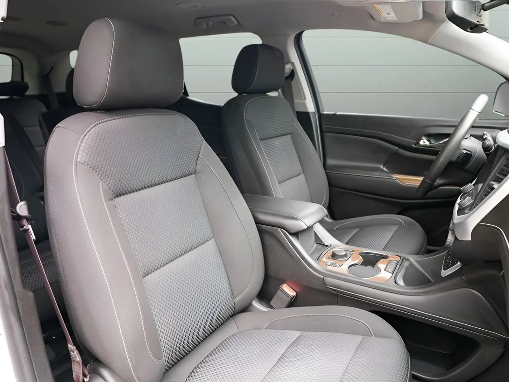 Used 2022 White GMC SLE image 39