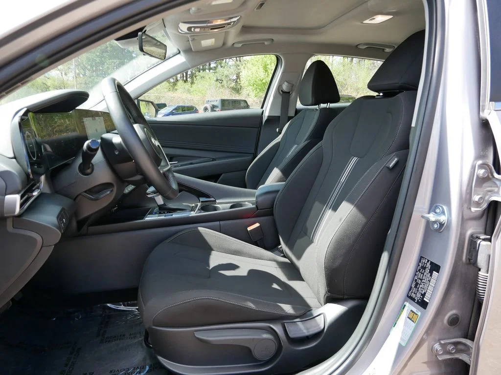 Certified Used 2025  Hyundai SEL Convenience image 14