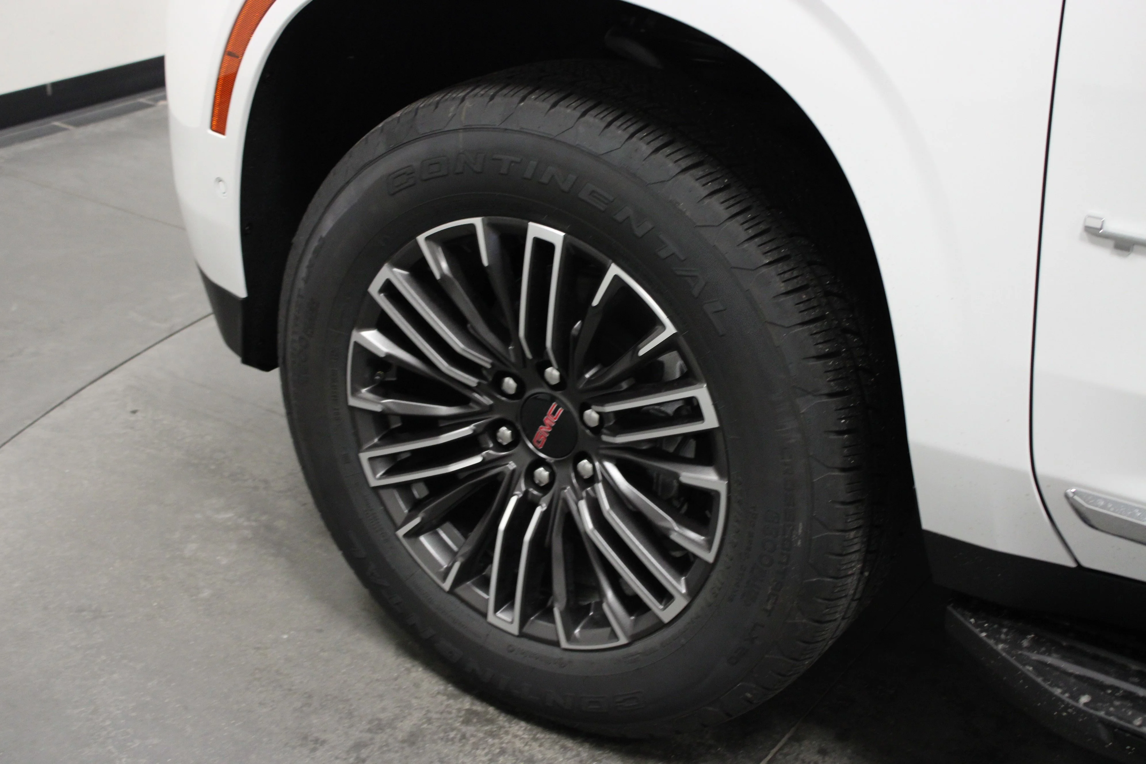 New 2026 Summit White GMC Elevation image 9