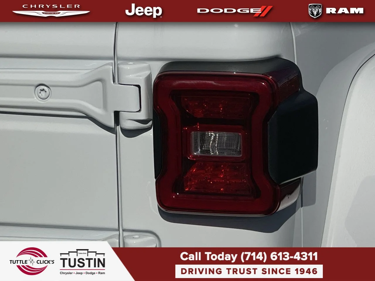 New 2027 Bright White Clear-Coat Paint Jeep Sahara image 15