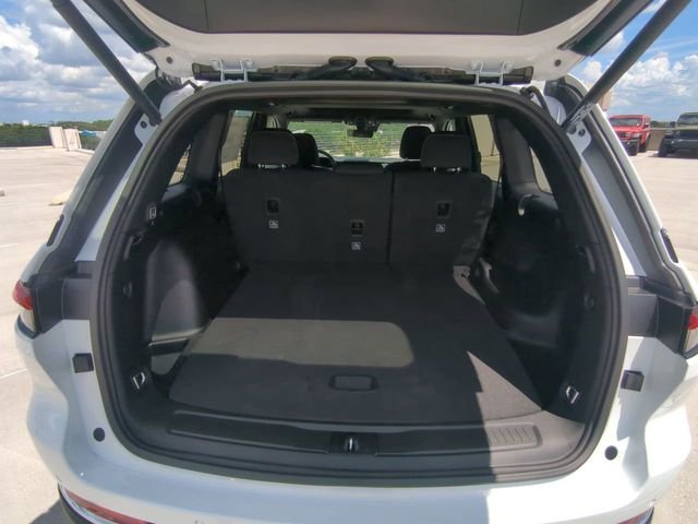 New 2026 Bright White Clear-Coat Exterior Paint Jeep Laredo X image 14