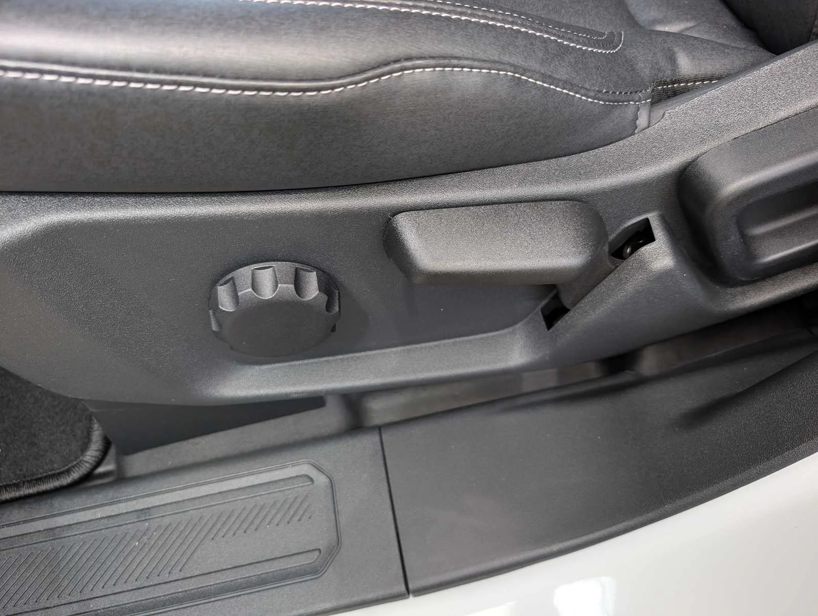 New 2026 Avalanche Gray Ford Badlands® image 31