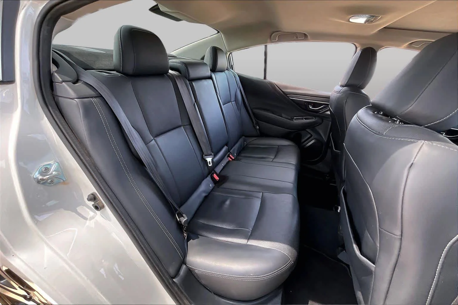 Used 2022 Crystal White Pearl Subaru Limited XT image 18