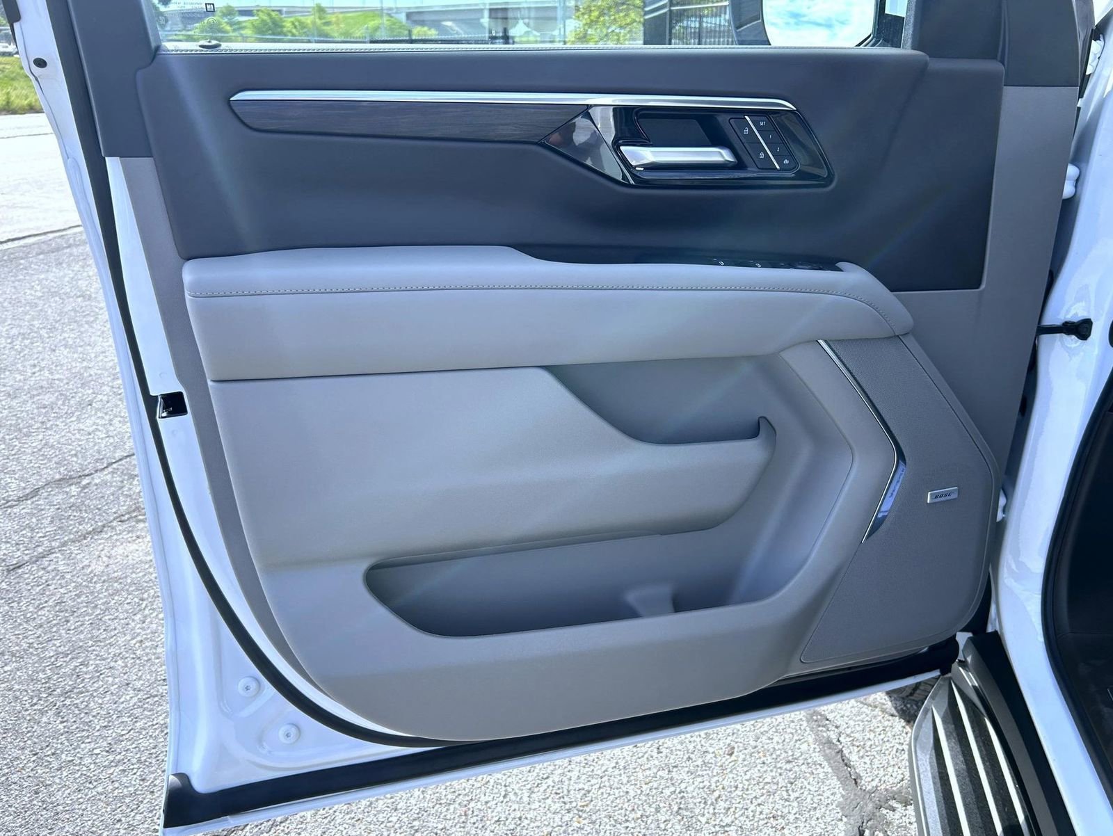 2026 Chevrolet Suburban LT - Photo 9