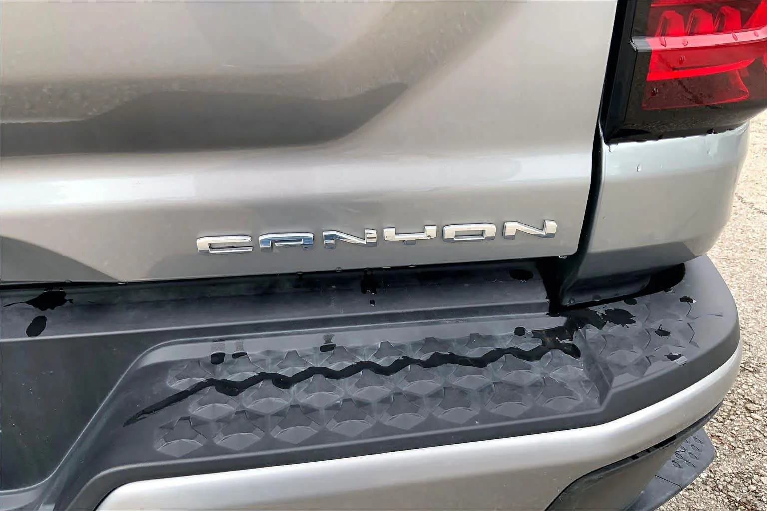 Used 2024 Sterling Metallic GMC 4WD Denali image 10