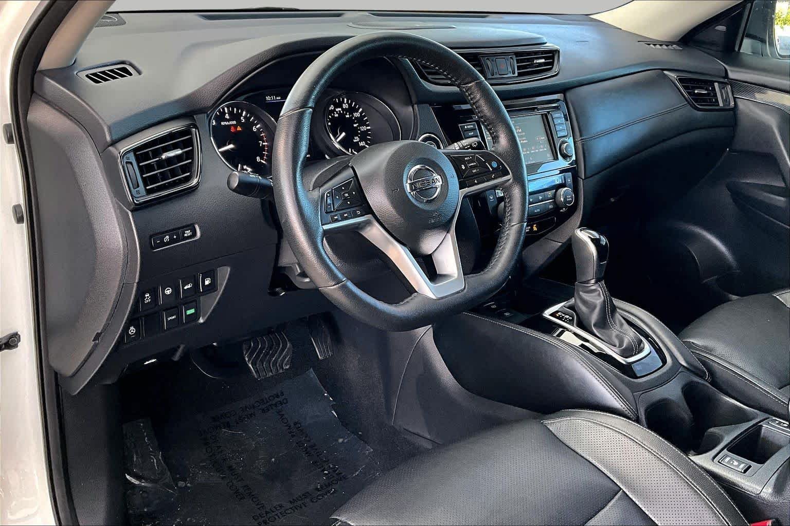 Used 2019 Pearl White Tricoat Nissan SL image 17
