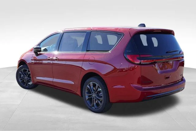New 2026 Red Hot Pearl-Coat Exterior Paint Chrysler Select image 5