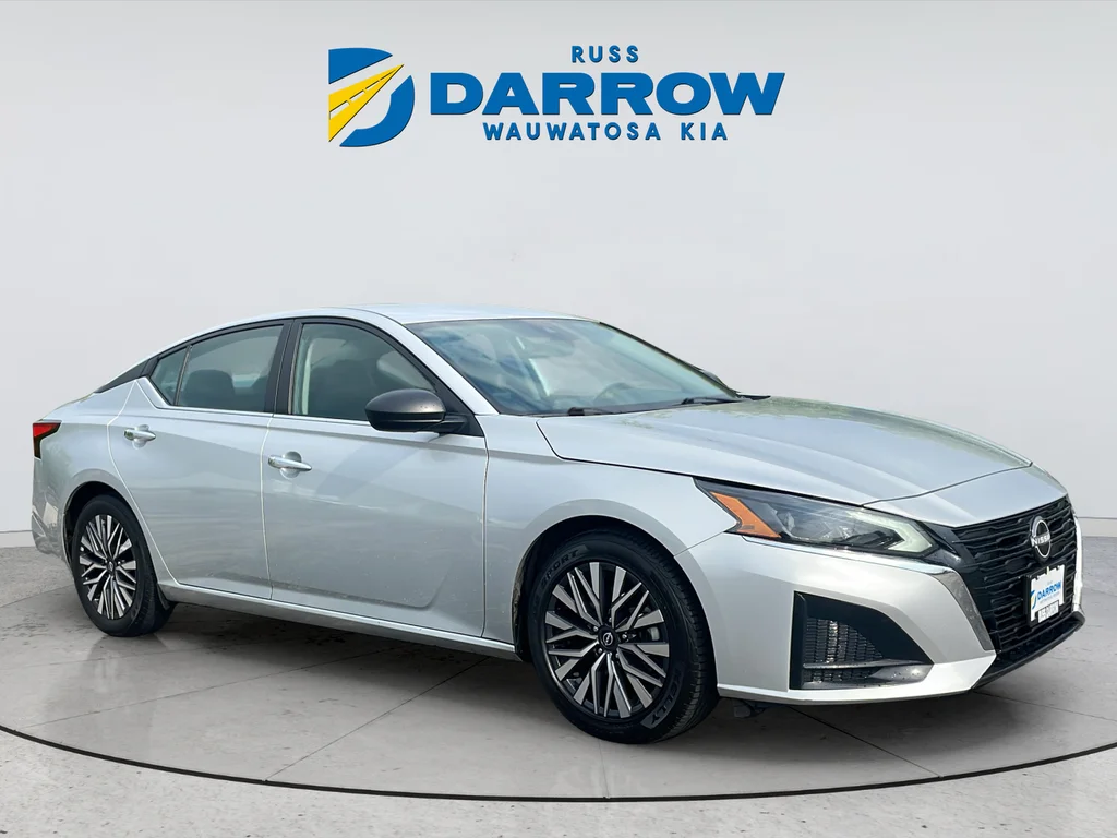 Used 2025 Silver Nissan 2.5 SV image 7