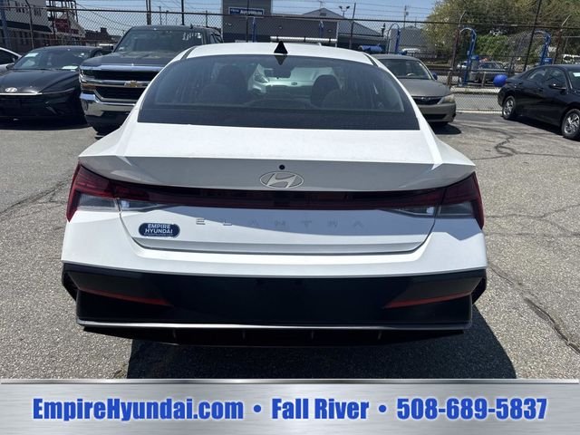 Used 2024 White Hyundai SEL image 4