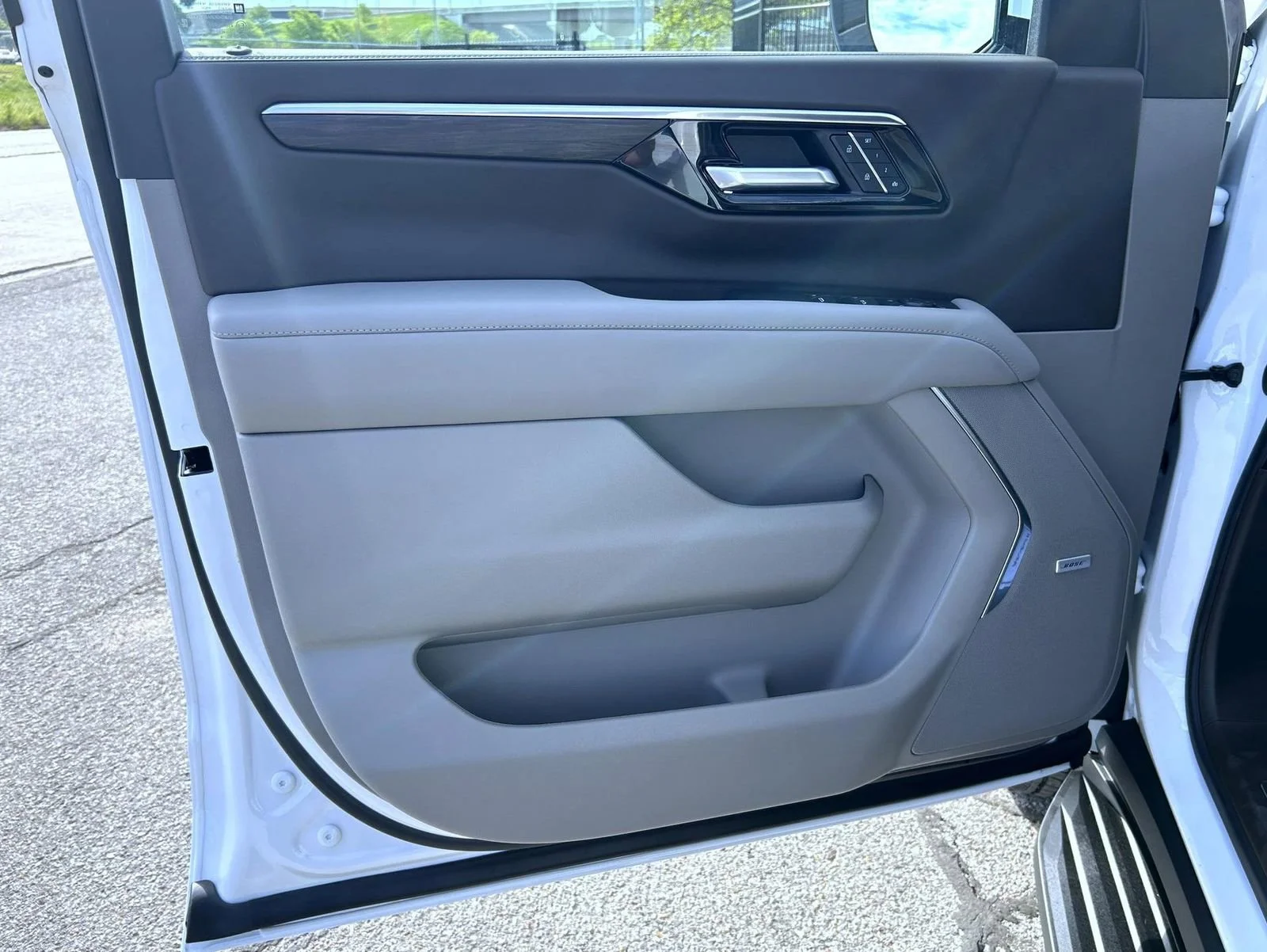 New 2026 Summit White Chevrolet LT image 9