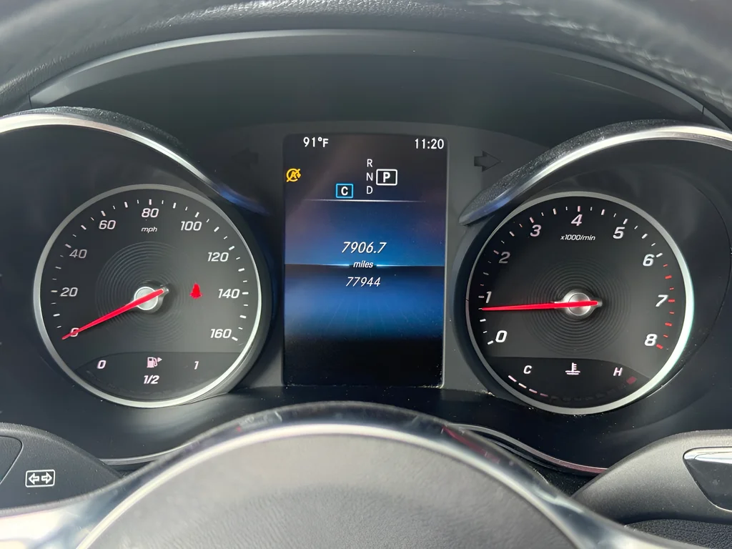 Used 2022  Mercedes-Benz GLC 300 image 21