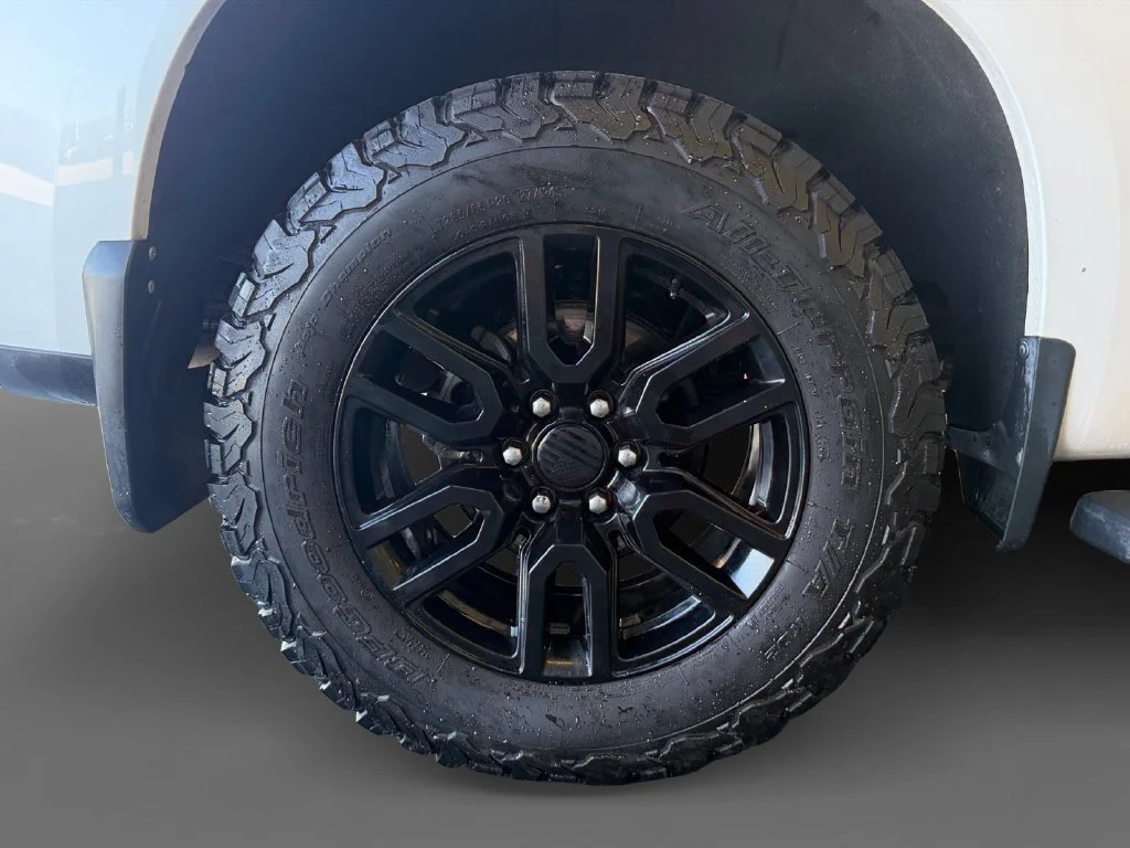 Used 2020 White Chevrolet High Country image 11