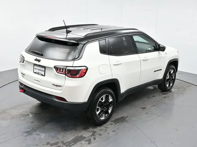 Used 2018 White Clearcoat Jeep Trailhawk image 37