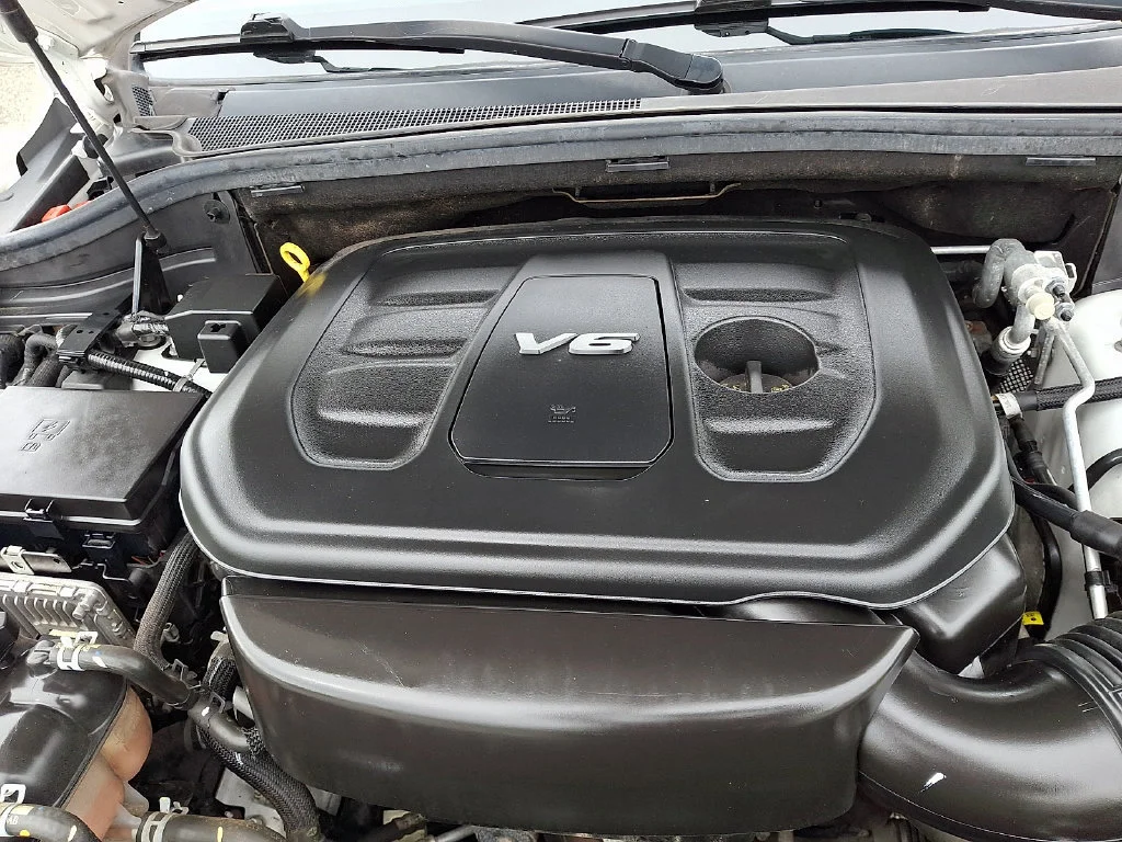 Used 2018 Bright White Clearcoat Jeep Altitude image 30