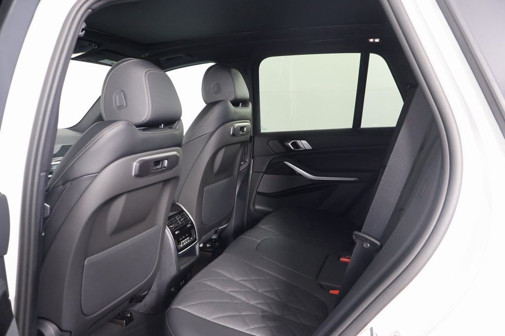 New 2026 Alpine White BMW xDrive40i image 6