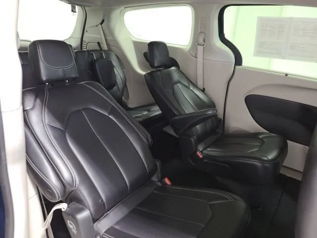 Used 2023 Fathom Blue Pearlcoat Chrysler Touring L image 11