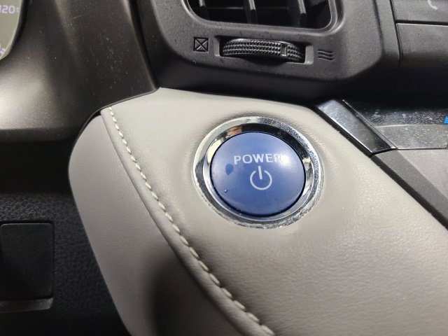 Certified Used 2018 Aqua Toyota Hybrid Limited image 35