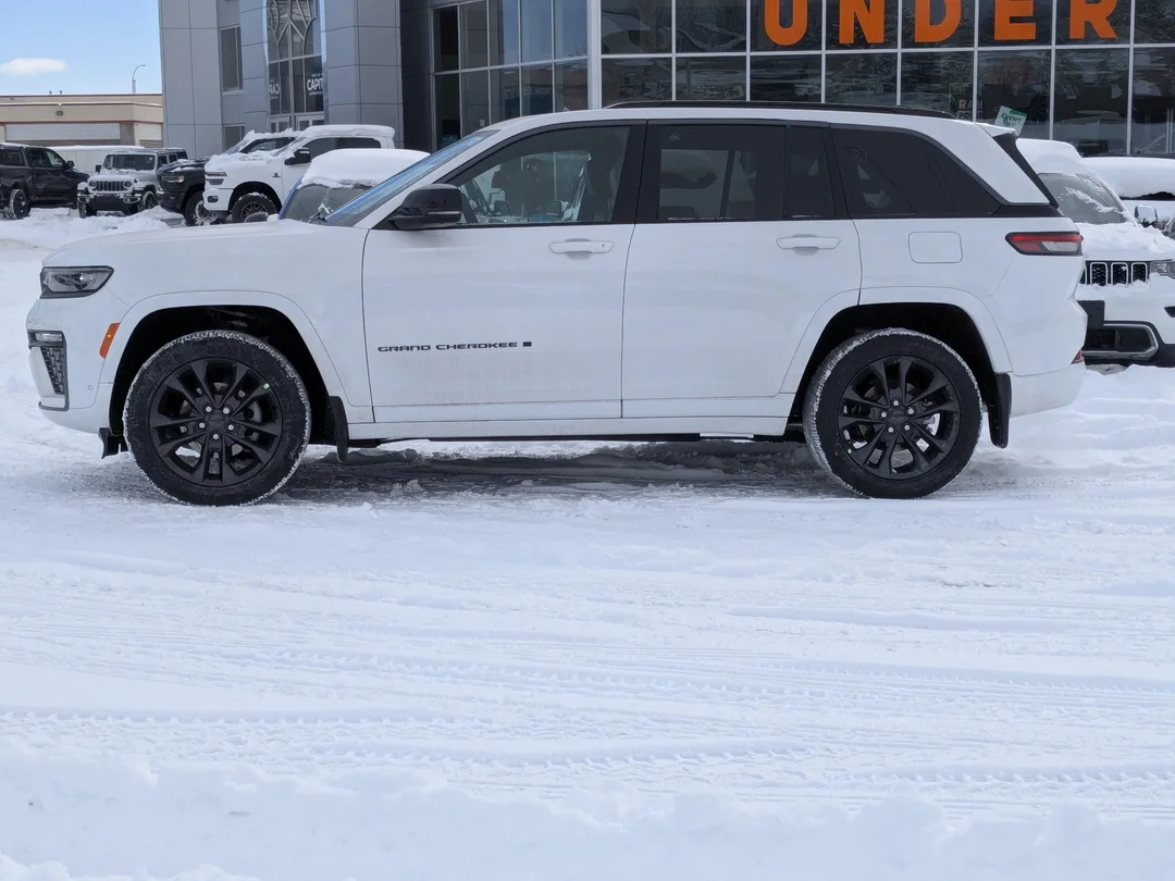 New 2026 White Jeep Limited Reserve - - 4x4 - Nappa Leather - Ventilated Seats - Trailer Tow Pack & More! image 5
