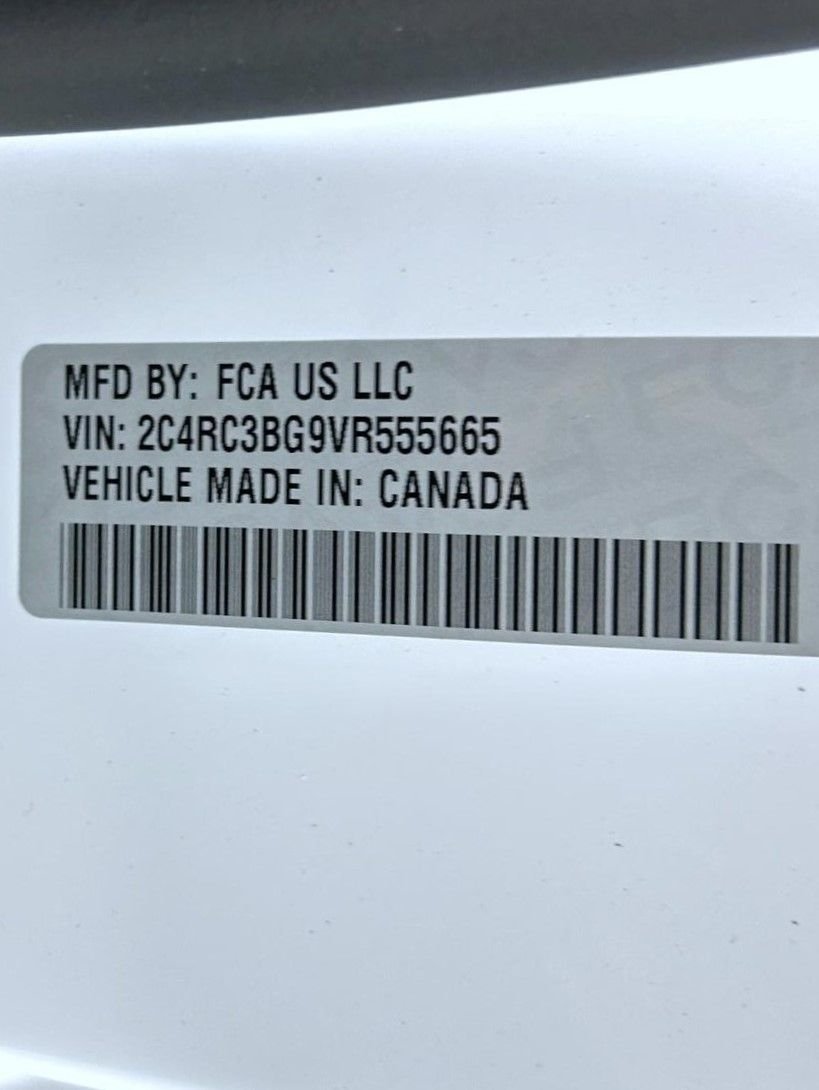 New 2027 Bright White Clear-Coat Exterior Paint Chrysler Select image 25