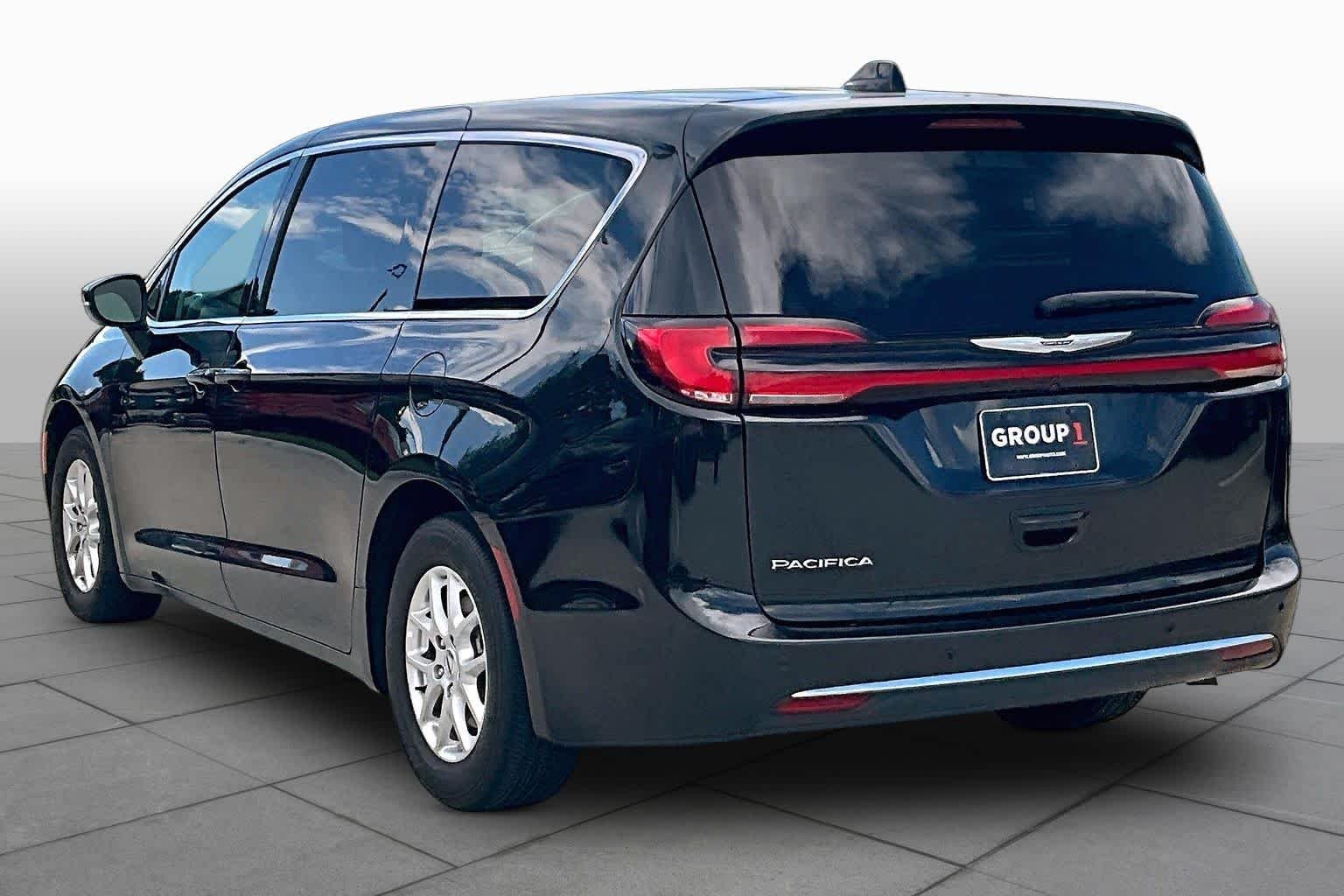 Used 2023 Brilliant Black Crystal Pearlcoat Chrysler Touring L image 11