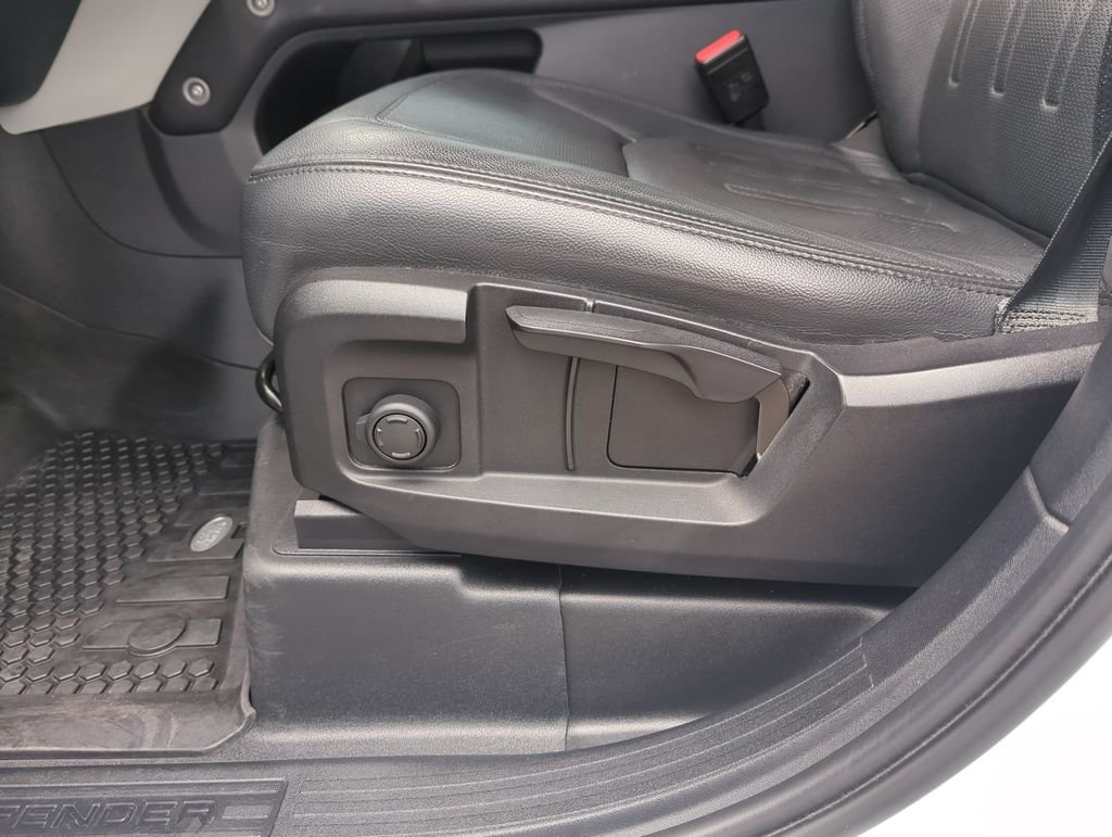 Used 2022  Land Rover S image 12