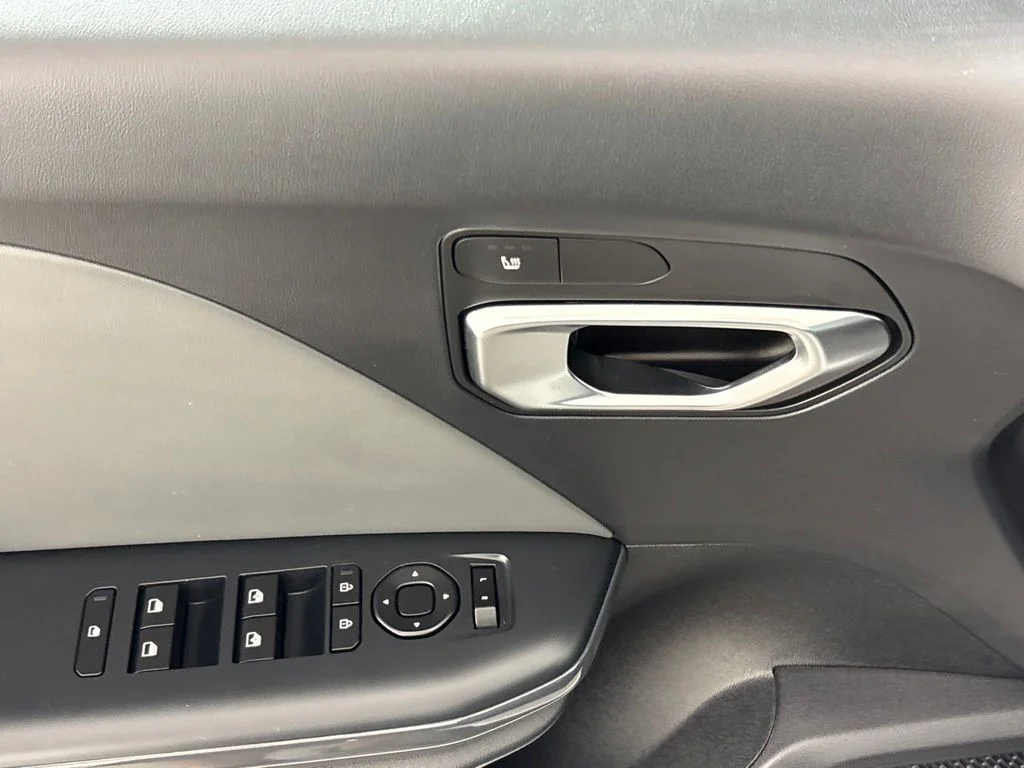 New 2026 Snow White Pearl Kia EX image 24