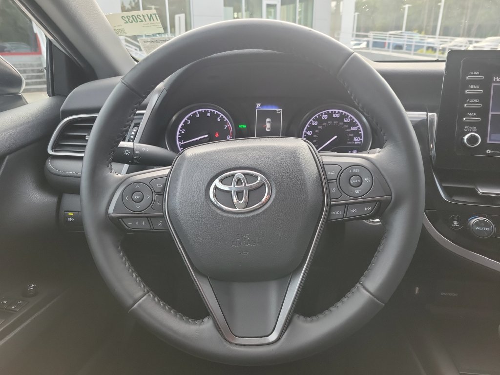 Used 2022 White Toyota SE image 17