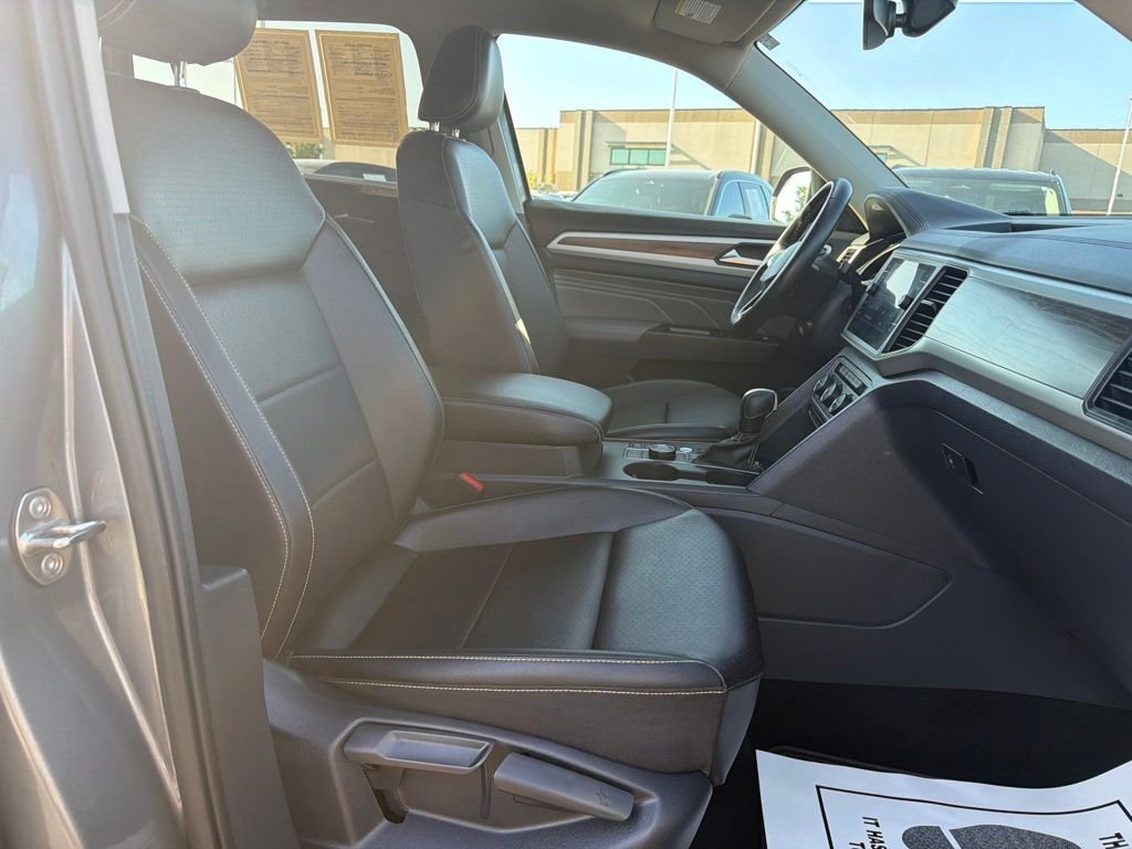 Used 2021 Gray Volkswagen 2.0T SE w/Technology image 18